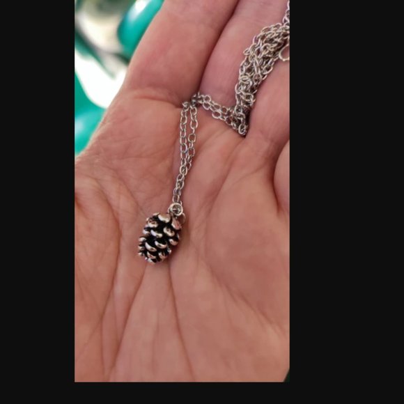 💎✨  Pinecone Necklace - Picture 9 of 10